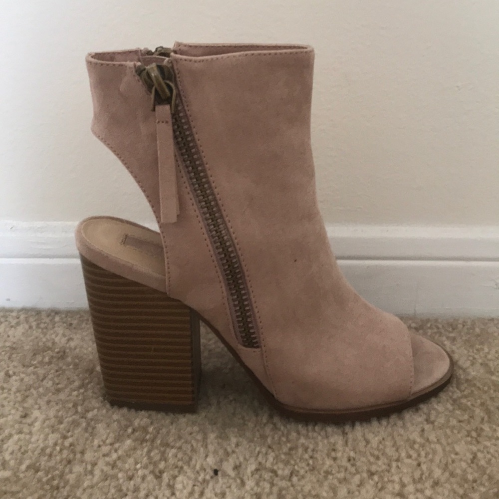Zipped open heel booties